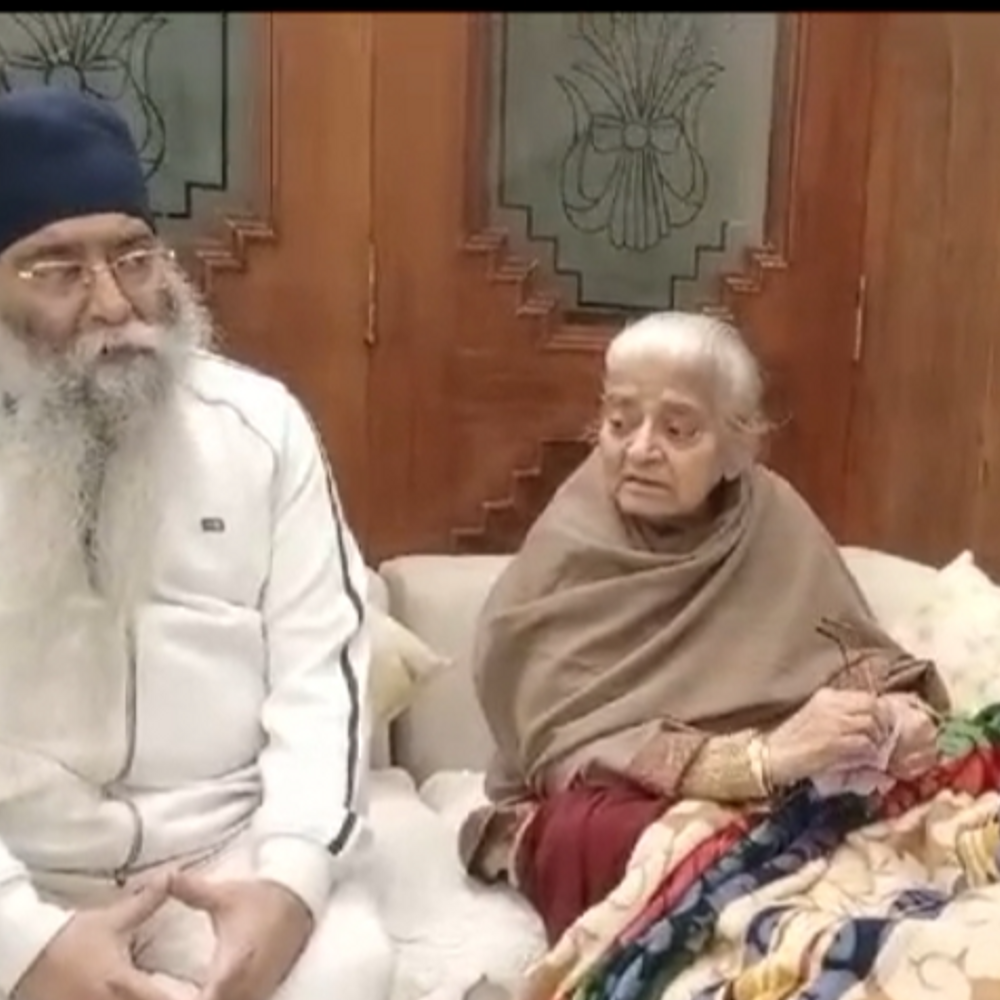 कपूरथला में फूट-फूटकर रोईं डॉ. मनमोहन सिंह की बहन:याद किए बचपन के दिन, बोलीं- लोगों के दिलों में सदा जीवित रहेंगे