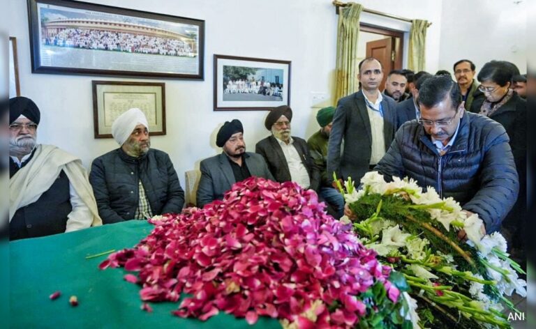 "Irreparable Loss For Country": Kejriwal Pays Last Respect To Manmohan Singh