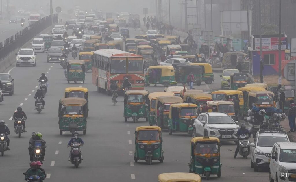 Fog Blankets Most Of Northwest India, J&K Highway Reopens