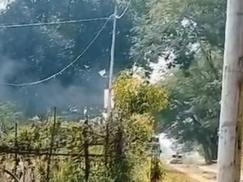 मणिपुर के दो जिलों में फायरिंग, पुलिसकर्मी-ग्रामीण घायल:कुकी-मैतेई के बीच फिर हिंसा, मोर्टार दागे; CM ने कहा था- दोनों आपसी समझ बनाएं