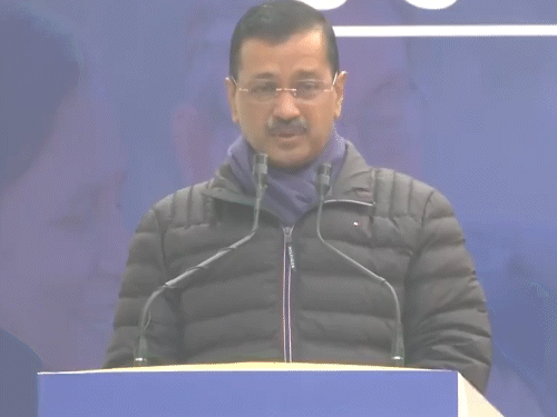 दिल्ली में 60 साल से ऊपर बुजुर्गों का मुफ्त इलाज:चुनाव से पहले केजरीवाल की तीसरी बड़ी घोषणा, महिलाओं-ऑटोवालों के लिए ऐलान कर चुके