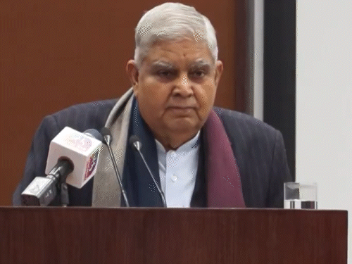 उपराष्ट्रपति बोले- कांग्रेस का अविश्वास प्रस्ताव जंग लगा चाकू:बायपास सर्जरी के लिए कभी सब्जी काटने वाले चाकू का इस्तेमाल नहीं करते