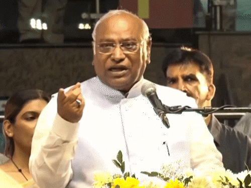 खड़गे बोले- चुनाव नियम बदलना सरकार की सोची-समझी साजिश:यह EC की आजादी पर हमला; केंद्र ने कहा था- पोलिंग बूथ के फुटेज सार्वजनिक नहीं होंगे