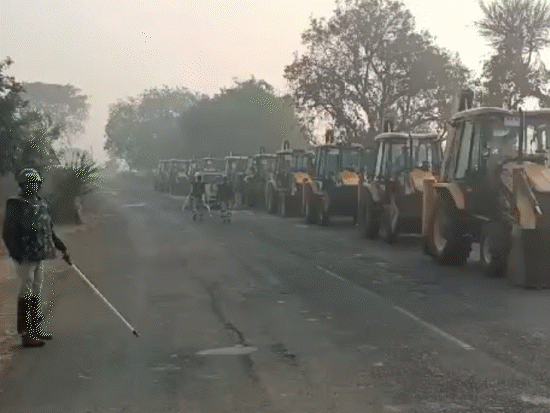 40 जेसीबी लेकर जंगल पहुंचे कलेक्टर-एसपी:खंडवा में वन विभाग की 10 हजार एकड़ जमीन पर कब्जा; फसलों पर चला बुलडोजर