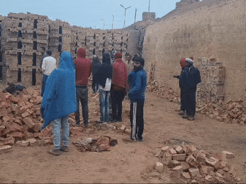 हरियाणा में 20 बच्चों पर ईंट भट्‌ठे की दीवार गिरी:3 महीने की बच्ची समेत 4 की मौत, सभी सो रहे थे, UP के रहने वाले