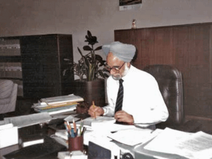 PM आवास में अपनी मारुति 800 रोज देखते थे मनमोहन:जिससे याद रहे कि वो कॉमनमैन हैं; एक वजह से हमेशा नीली पगड़ी पहनते थे
