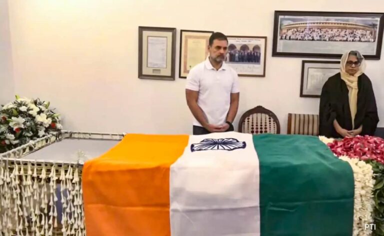 Rahul Gandhi Pays His Last Respects To Former PM Manmohan Singh