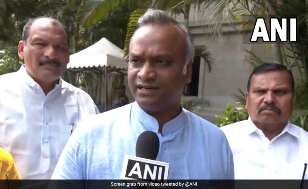 BJP Vs Congress in Karnataka Over Contractor's Suicide