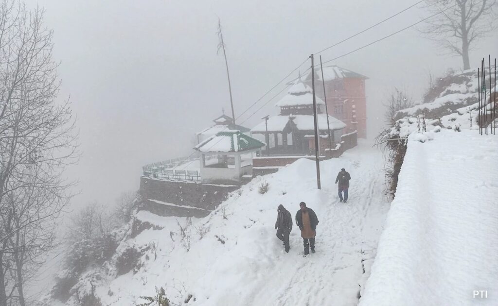 Himachal Pradesh, J&K, Covered In Heavy Snow, Smog Grips Delhi-NCR