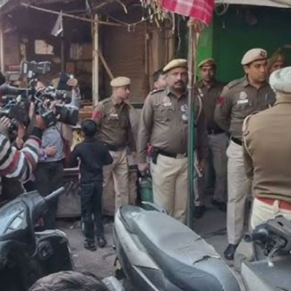 दिल्ली में बांग्लादेशियों की फेक ID बनाने वाले 11 गिरफ्तार:बांग्लादेश से लाकर लोगों को बसाते थे, 1 हजार से अधिक की पहचान हुई