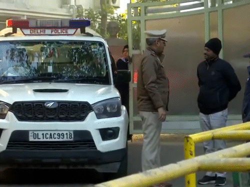 स्कूलों में बम की धमकी 12वीं के स्टूडेंट ने दी:हिरासत में बोला- एग्जाम से बचने के लिए दिल्ली के 23 स्कूलों को ईमेल भेजा