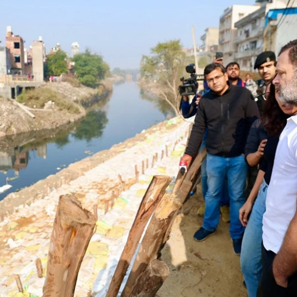 राहुल ने दिल्ली की गंदगी दिखाई:कहा- ये केजरीवाल की पेरिस वाली दिल्ली; एक दिन पहले कहा था- मोदी की तरह केजरीवाल भी झूठे