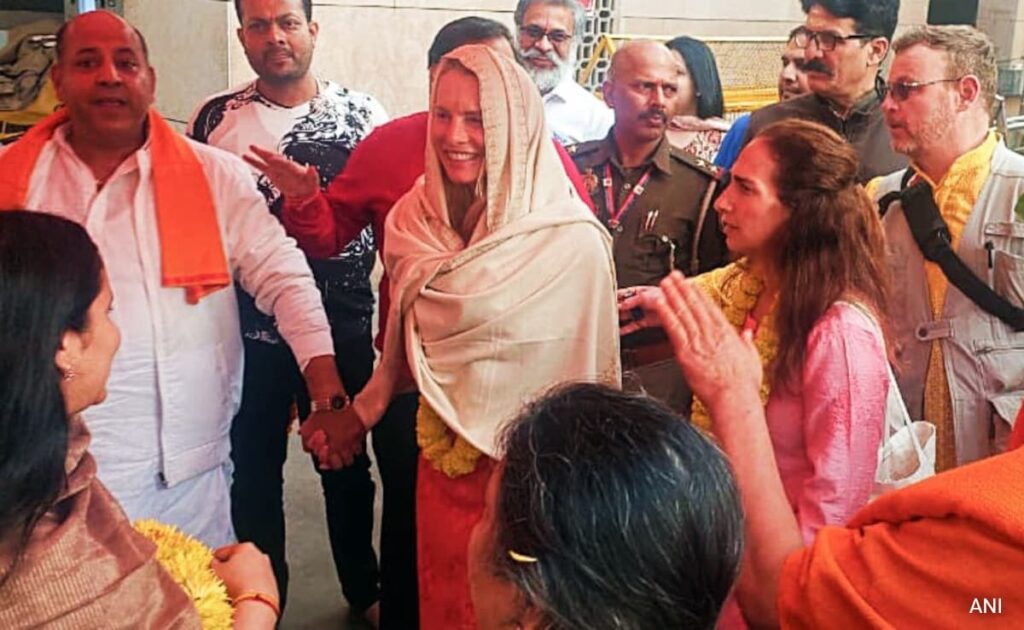 Why Steve Jobs' Wife Was Not Allowed To Touch Shivling In Varanasi