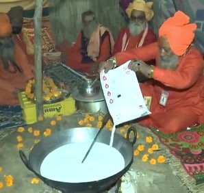 Maha Kumbh 2025: Meet Rabri Baba Who Serves 'Sweet Blessings' To Devotees