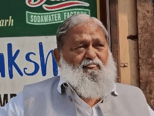अनिल विज के तेवर देख सरकार ने अंबाला DC हटाया:मंत्री बोले- CM बनने के बाद उड़न खटोले पर हैं सैनी, तुरंत कार्रवाई होनी चाहिए थी
