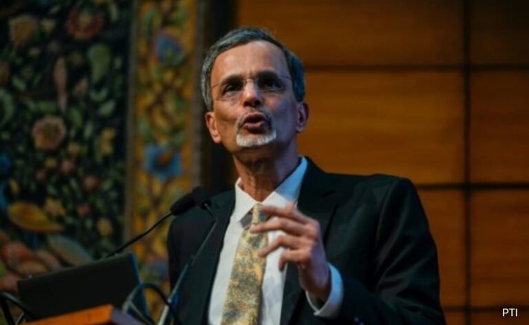 Private Sector Must Share Profits With Employees For Growth: Economic Advisor