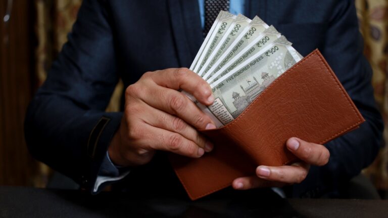 Rupee Ends 1 Paisa Down At 86.62 Against US Dollar