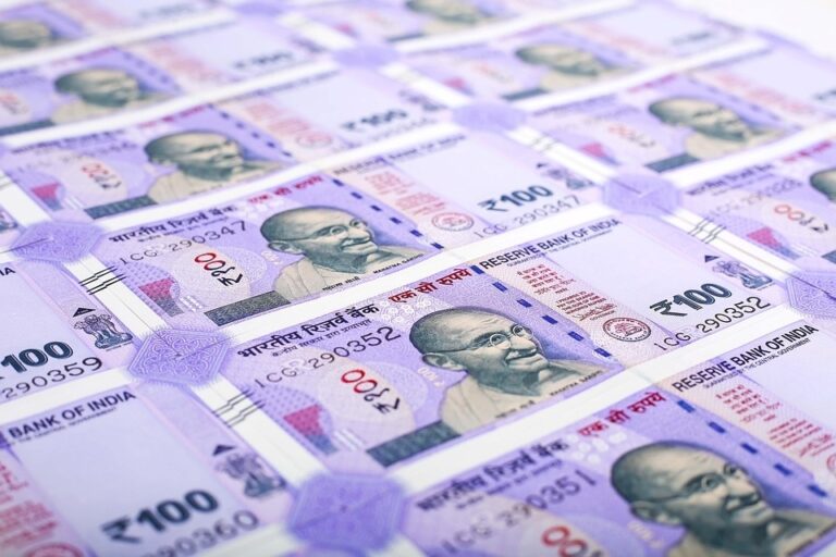 Rupee May Dip To All-Time Low On Fed Outlook-Spurred Dollar Rally
