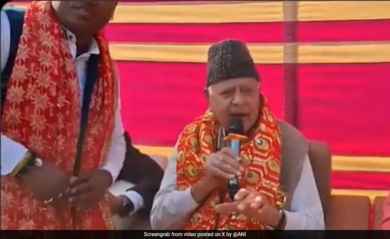 Watch: Farooq Abdullah Sings 'Tune Mujhe Bulaya Sherawaliye' Bhajan At Katra