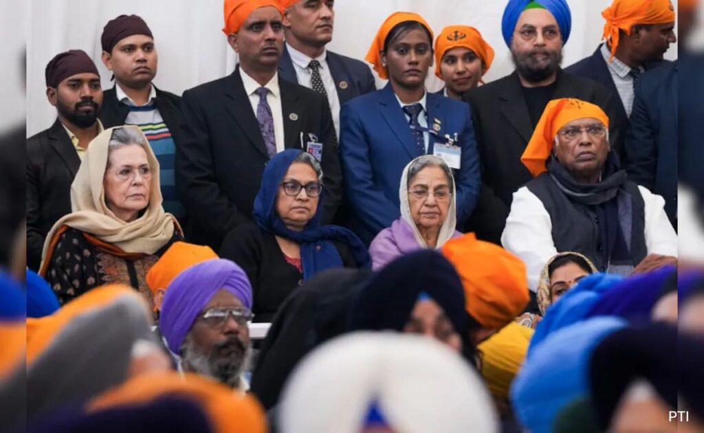 Sonia Gandhi, Mallikarjun Kharge Attend Manmohan Singh's Prayer Meeting