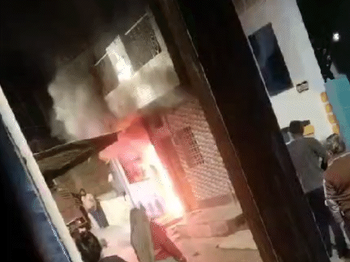 रतलाम में ई-बाइक चार्जिंग के दौरान ब्लास्ट, बच्ची की मौत:नाना समेत दो अन्य झुलसे, दो दिन पहले ही सुधरवाकर लाए थे