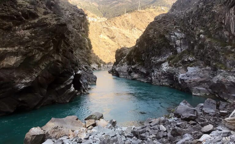 4 Dead, 2 Missing After Vehicle Skids, Falls Into River In J&K's Kishtwar