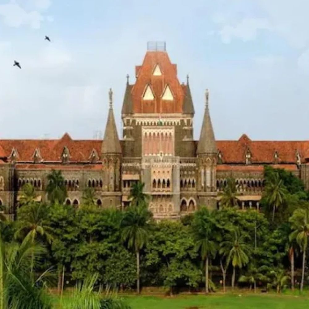 बॉम्बे हाईकोर्ट बोला-लड़की को एक बार फॉलो करना अपराध नहीं:लगातार पीछा करना ही कानूनन अपराध; सेक्शुअल हैरेसमेंट के आरोपी की सजा कम की