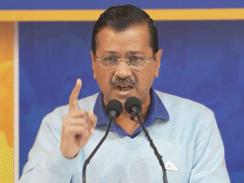 चुनाव आयोग बोला- केजरीवाल यमुना में जहर का सबूत दें:केजरीवाल बोले- चुनाव आयुक्त राजनीति कर रहे, दिल्ली से चुनाव क्यों नहीं लड़ लेते