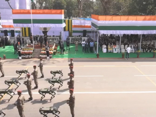 कोलकाता में गणतंत्र दिवस की परेड में रोबोट डॉग्स:सलामी भी दी; माइनस 40° में भी पहाड़ों पर चढ़ सकेंगे