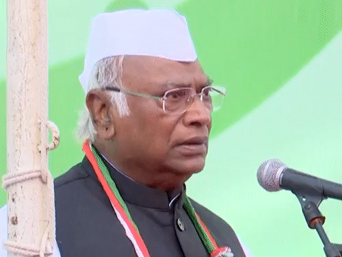 खड़गे बोले- भाजपा नेता नरकवासी:इन लोगों ने आजादी नहीं दिलाई, मोदी सरकार संवैधानिक मूल्यों को खत्म कर रही