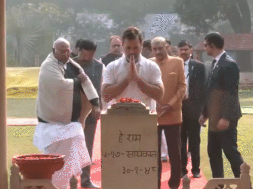 महात्मा गांधी की 77वीं पुण्यतिथि:PM ने राजघाट जाकर श्रद्धांजलि दी; राहुल ने लिखा- गांधी जी व्यक्ति नहीं, भारत की आत्मा हैं