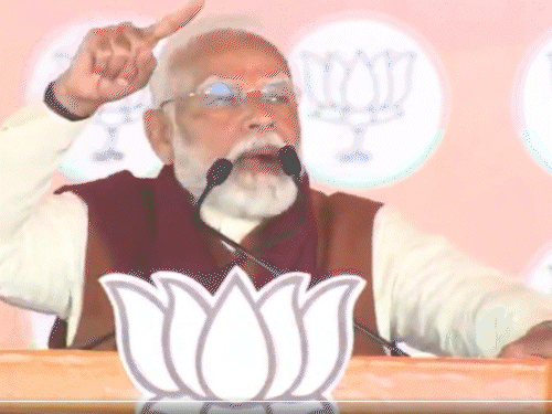 मोदी बोले- आप-दा ने दिल्ली का पैसा लूट लिया:ये खुद को दिल्ली का और कांग्रेस वाले खुद को देश का मालिक समझते हैं