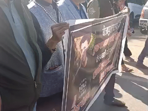 छत्तीसगढ़ में पत्रकार की हत्या, 3 अरेस्ट:सड़क घोटाला सामने लाए थे; आरोपियों ने गला घोटा, फिर सिर पर कुल्हाड़ी मारी, ढाई इंच का घाव मिला