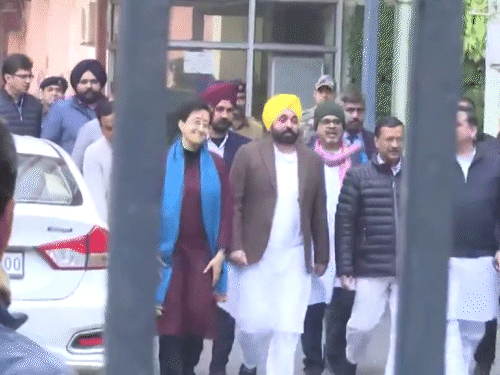 दिल्ली चुनाव अपडेट्स:CM आतिशी नामांकन दाखिल नहीं कर पाईं, मंगलवार को पर्चा भरेंगी; EC ने अवध ओझा के वोट ट्रांसफर के आदेश दिए