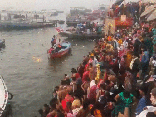 काशी और अयोध्या में 40 लाख श्रद्धालु:वाराणसी के 10 प्रमुख घाटों पर स्नान, अयोध्या में हाई अलर्ट; रैपिड एक्शन फोर्स तैनात