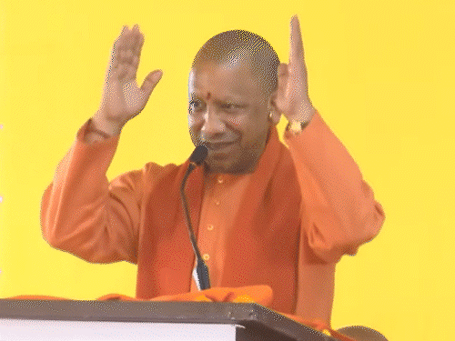अपर्णा यादव ने संगम में डुबकी लगाई:महाकुंभ में योगी बोले- बांटने वाली ताकतों से सावधान रहें, अयोध्या की तरह हर तमन्ना साकार होगी