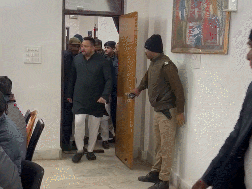 'नीतीश कुमार को हमने कोई ऑफर नहीं दिया':तेजस्वी बोले- CM पूरी तरह हाईजैक हो चुके हैं, उनके कुछ बोलने से कोई फर्क नहीं पड़ता