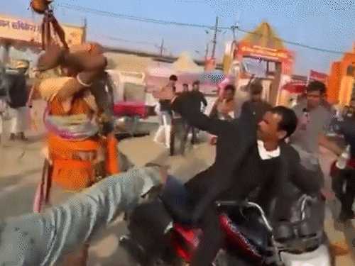 यति बोले- बदले नहीं तो 2035 तक मुस्लिम पीएम होगा:महाकुंभ में नागा साधु ने वकील को पीटा; 250 अवैध सिलेंडर जब्त