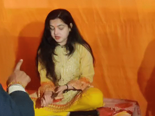 ममता कुलकर्णी को महामंडलेश्वर बनाने पर विवाद:शांभवी पीठाधीश्वर ने कहा- कुंभ का मजाक बना; अखाड़ा परिषद अध्यक्ष बोले- वैराग्य कभी भी आ सकता है