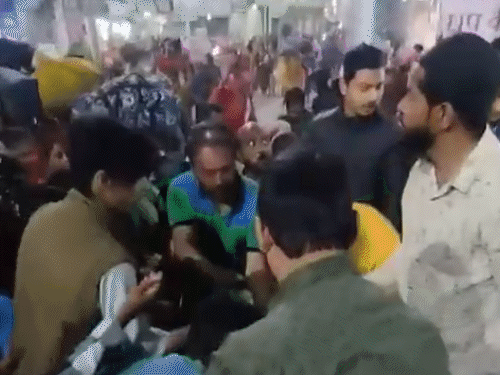 महाकुंभ भगदड़- मुस्लिमों ने मदद के लिए खोलीं मस्जिदें:25000 को बिस्तर-रजाई दीं, भोजन कराया; बोले- श्रद्धालु हमारे मेहमान