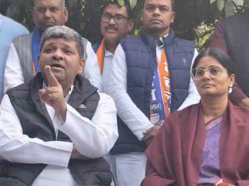 मंत्री आशीष पटेल बोले– STF मेरे सीने पर गोली मारे:7 डायरेक्टर OBC/SC के बनाए, इसलिए अफसर साजिश रच रहे; अनुप्रिया बोलीं- जवाब देंगे