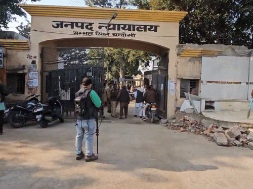 दावा-संभल जामा मस्जिद में मंदिर के सबूत मिले:45 पन्नों की सर्वे रिपोर्ट दाखिल; 1200 फोटो-वीडियो भी कोर्ट में जमा