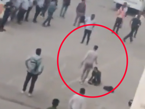 ऑफिस पार्किंग में महिला सहकर्मी की चाकू मारकर हत्या:आरोपी बोला- पिता की खराब तबीयत का बहाना बनाकर पैसे लिए, लौटाने से मना कर रही थी