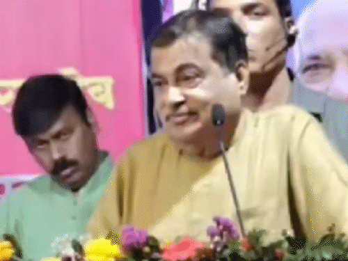 गडकरी बोले- राजनीति में यूज एंड थ्रो चलता है:नेताओं की वफादारी उस पार्टी से होती है, जो सत्ता में; विचारों का खालीपन बड़ी समस्या