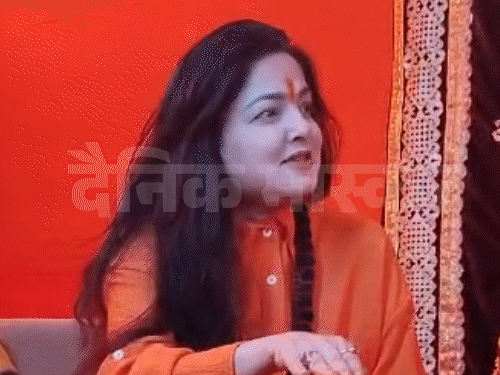 एक्ट्रेस ममता कुलकर्णी महाकुंभ में महामंडलेश्वर बनीं:संगम तट पर पिंडदान किया, अब ममता नंद गिरि कहलाएंगी; किन्नर अखाड़े ने पदवी दी