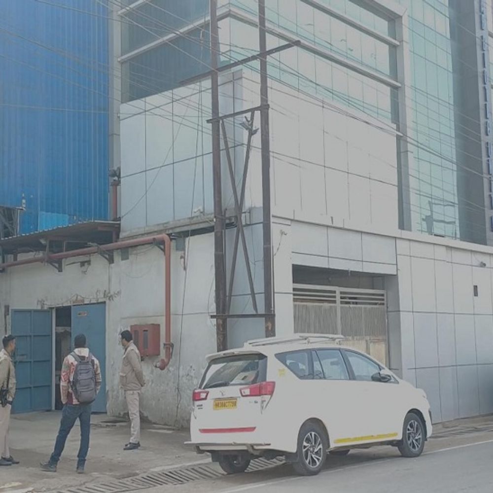 हिमाचल में इनकम टैक्स विभाग की छापेमारी:कैपटैब बायोटेक फैक्ट्री सील, किसी को अंदर-बाहर जाने की इजाजत नहीं, वित्तीय दस्तावेजों को खंगाल रही टीम