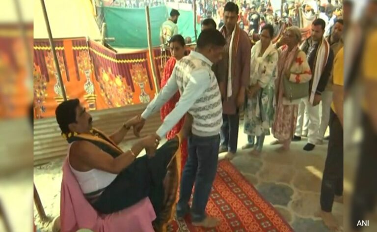 Maha Kumbh 2025: Baba Artatrana Cures People With Touch Of His Feet