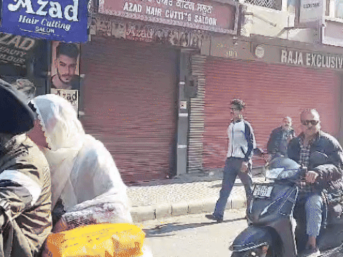 पंजाब में अमृतसर बंद की कॉल:दलित समाज ने भंडारी पुल बंद किया, दुकानें भी नहीं खुलीं; अंबेडकर की मूर्ति खंडित करने से गुस्साए