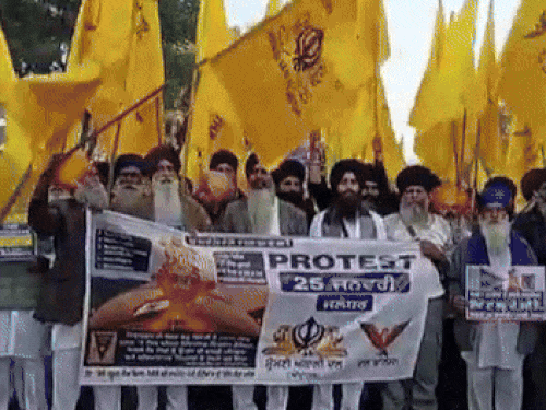 पंजाब में खालिस्तान जिंदाबाद के नारे लगे:गणतंत्र दिवस के विरोध में मार्च, बोले- हमें संविधान मंजूर नहीं; पुलिस खड़ी देखती रही