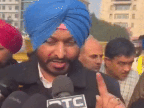 केंद्रीय राज्यमंत्री बिट्टू बोले- केजरीवाल कर रहे हैं देशद्रोह:पंजाब पर 4 लाख करोड़ का कर्ज चढ़ाया, देश की राजधानी को तबाह किया